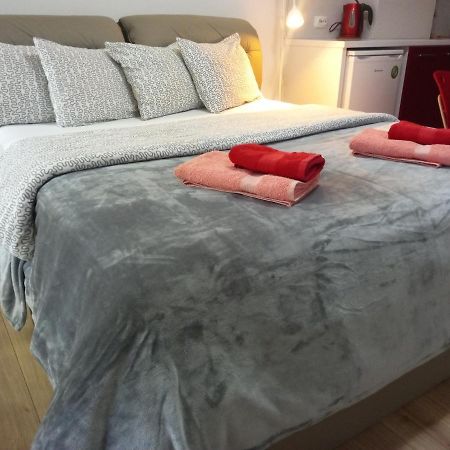 אתונה The New Studio Suite Near Akropolis מראה חיצוני תמונה